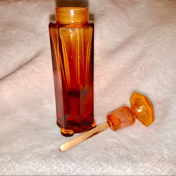 Perfume bottle is a symbol of love, emotion, & sentiment (French) - Picture 3 of 16